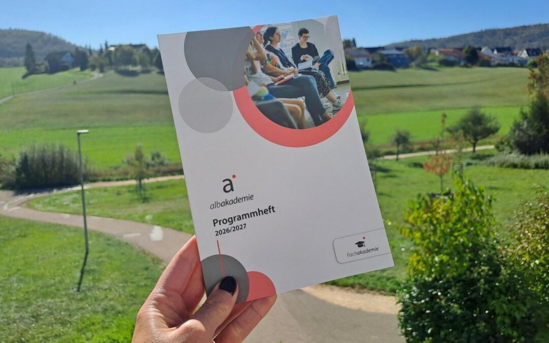 Das Programmheft 2026/2027 der albakademie ist da!
